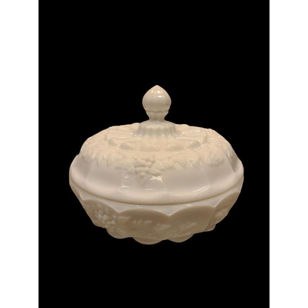 Vintage 6.5" Westmoreland Milk Glass Paneled Raised Grape Design Candy Dish EUC
